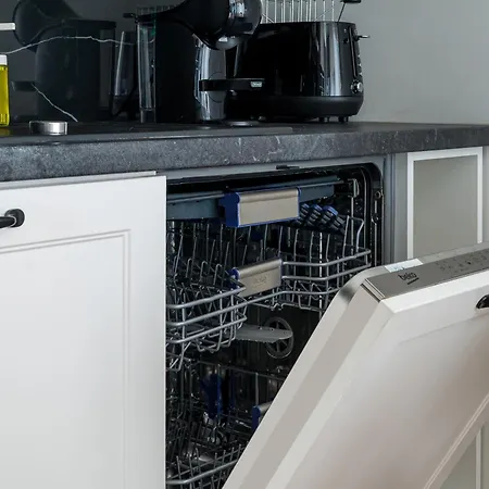 Metro Plocka 3-bedroom By Bookinghost Apartment *