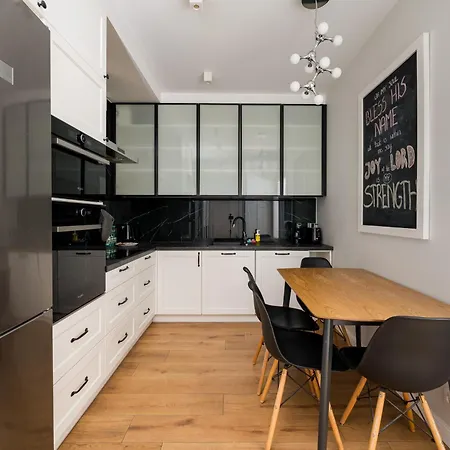 Metro Plocka 3-bedroom By Bookinghost Apartment *