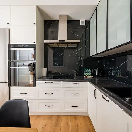 Metro Plocka 3-bedroom By Bookinghost * Warszawa