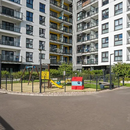 Metro Plocka 3-bedroom By Bookinghost Apartment *