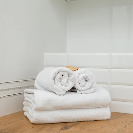 Metro Plocka 3-bedroom By Bookinghost