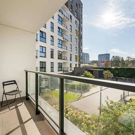 Metro Plocka 3-bedroom By Bookinghost *