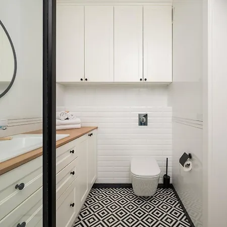 Metro Plocka 3-bedroom By Bookinghost