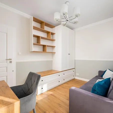 Metro Plocka 3-bedroom By Bookinghost Apartment *