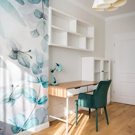 Metro Plocka 3-bedroom By Bookinghost