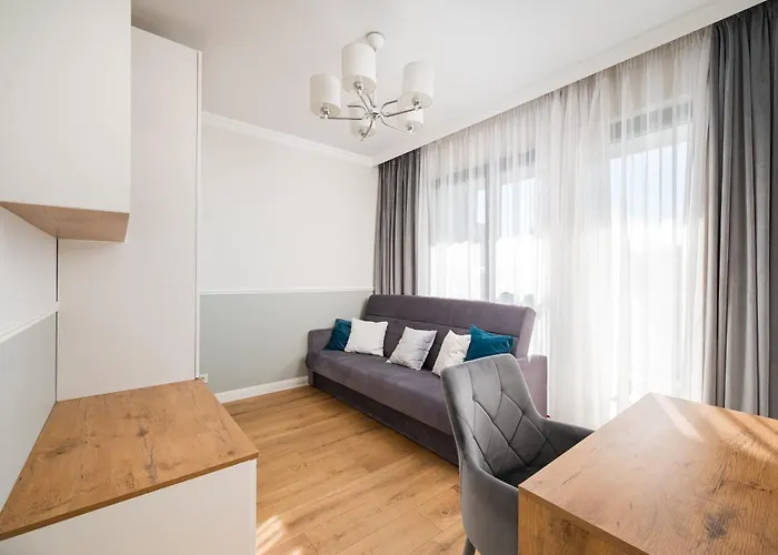 Metro Plocka 3-bedroom By Bookinghost *