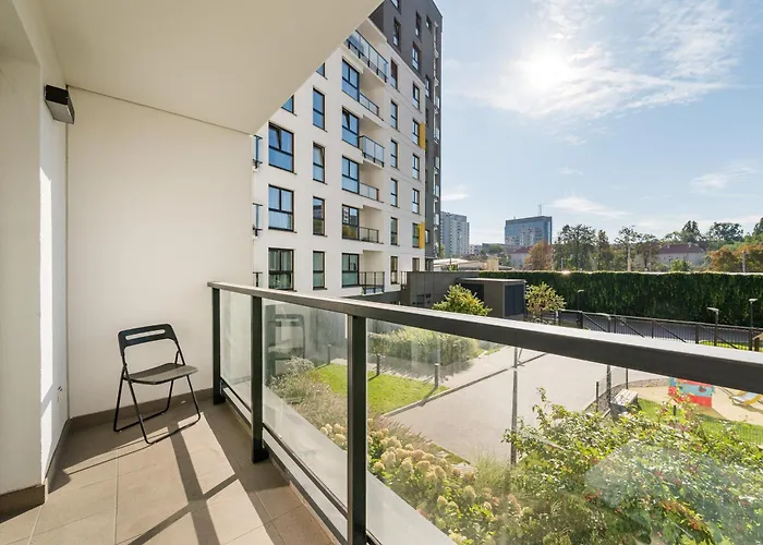 Metro Plocka 3-bedroom By Bookinghost *