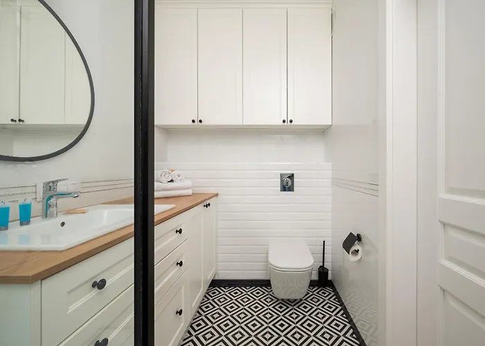 Metro Plocka 3-bedroom By Bookinghost