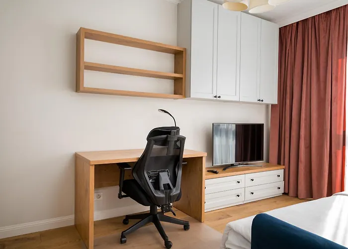 Metro Plocka 3-bedroom By Bookinghost