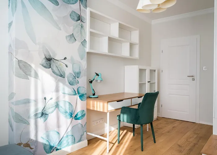 Metro Plocka 3-bedroom By Bookinghost