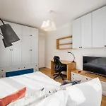 Metro Plocka 3-bedroom By Bookinghost Warszawa